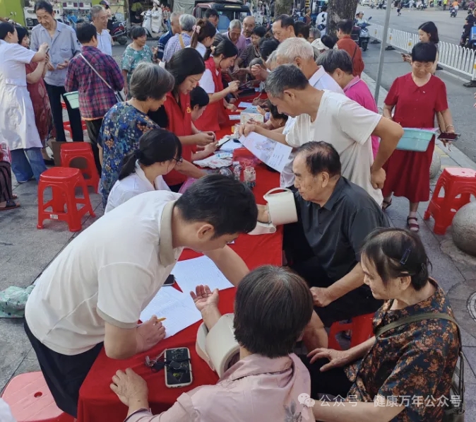  金秋时节迎来了基本公共卫生服务主题宣传月活动(图2)