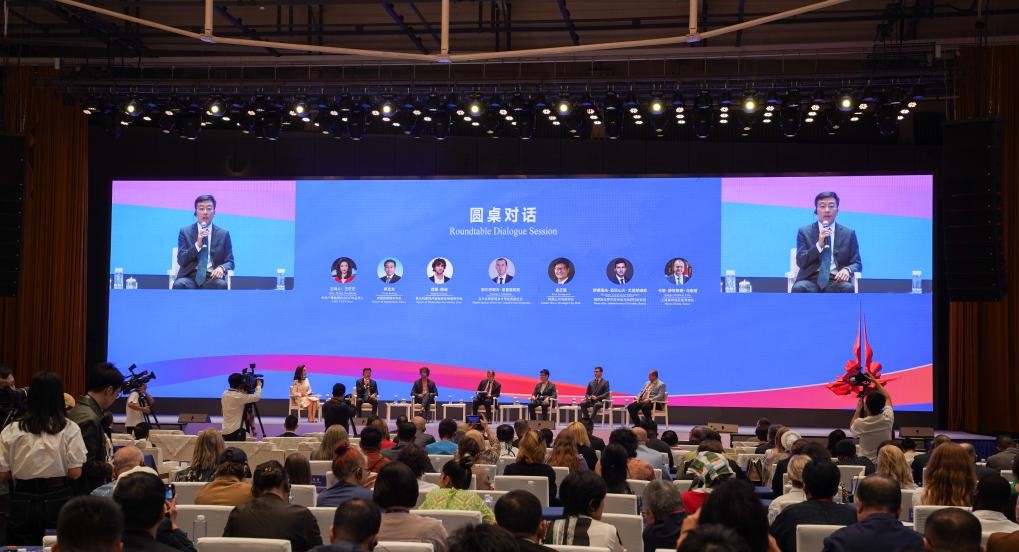 景德镇暨2025景德镇论坛”开幕 共绘文