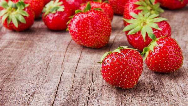 草莓用盐水清洗可以吗？可以，但不是最优选择(图1)