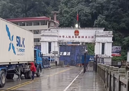 西藏樟木口岸入境旅客激增 海关优化服务迎外籍游客(图1)